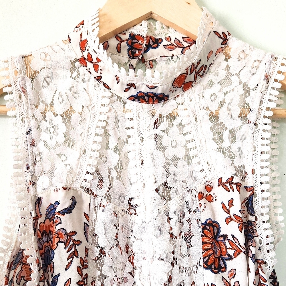 Self Esteem Cream Lace-Front Floral Sleeveless Top Sz L - Picture 3 of 6